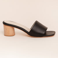Black wide fit shoes for women with wooden heel